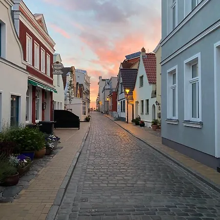 Alexandrinenstrasse In Warnemuende Homestay *